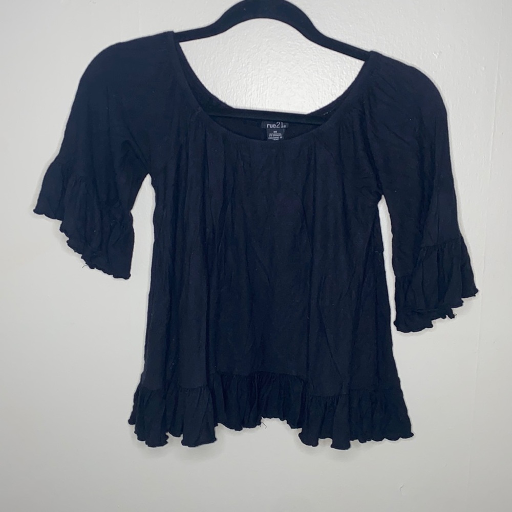 🪼Adorable black off the shoulder top! - Picture 2 of 6
